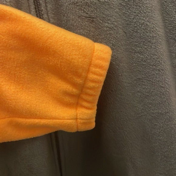 Fleece - Picture 3 of 4